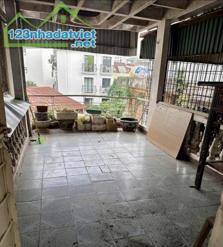 Cho thuê nhà Phố Thanh Nhàn 32m2, 3.5 tầng, 4 ngủ, giá 15 Triệu - ở hộ gia đình, nhóm 5 - 3