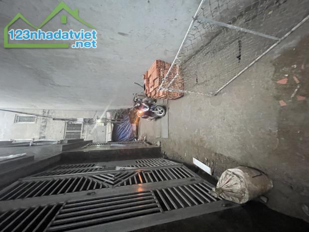 BÁN NHÀ VĂN TIẾN DUNG MỚI KÍNH KONG 30M2 - 5 TẦNG - THANG MÁY - 2