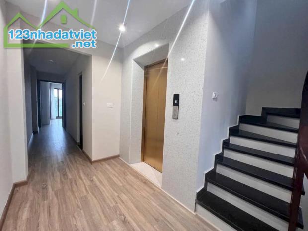 Bán nhà phân lô quân đội Bát Khối - Long Biên. Vỉa hè - Kinh Doanh. 60m x7T. Lh 0965858116 - 3