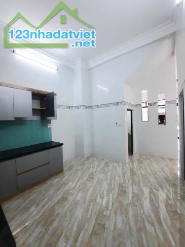 Ban nhà hẻm 4m đẹp, giá rẻ, đường HUỲNH VĂN CHÍNH. Q. TÂN PHÚ, 4m x 10m. Giá: 4.28 tỷ. - 1