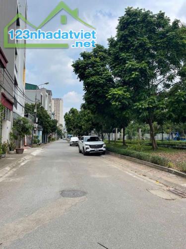Đất rộng 102m gần chợ Thạch Bàn Long Biên đường oto tránh đỗ vỉa hè rộng 13 tỷ 9 - 4