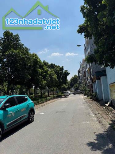 Đất rộng 102m gần chợ Thạch Bàn Long Biên đường oto tránh đỗ vỉa hè rộng 13 tỷ 9 - 1