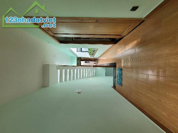 NHÀ CỰC ĐẸP PHẠM VĂN ĐỒNG - 5 PHÚT RA SÂN BAY - HXH - DT103M² - 4 TẦNG LẦU - NHỈNH 12 TỶ - 1