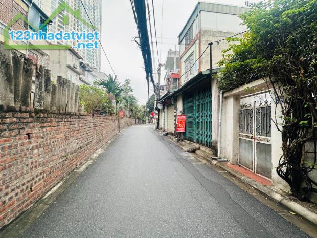 Bán đất tặng nhà C4 Ngọc Thụy Long Biên 70m2 mặt tiền 6.1m hơn 7 tỷ ngõ ô tô