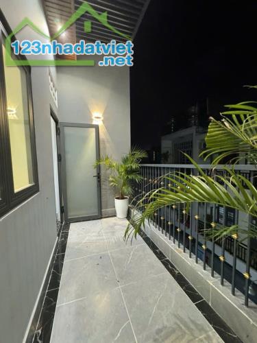 NGAY TRUNG TÂM QUẬN 6 - CĂN HỘ - 3 TẦNG - 6PN - HẺM XE TẢI- DÒNG TIỀN LÊN 24TR/Th - 4.X TỶ - 2