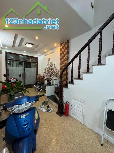 BÁN NHÀ QUAN HOA - CẦU GIẤY | 40M² - 5 TẦNG - GẦN PHỐ - GIÁ 7.75 TỶ