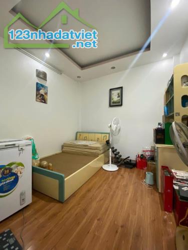 BÁN NHÀ QUAN HOA - CẦU GIẤY | 40M² - 5 TẦNG - GẦN PHỐ - GIÁ 7.75 TỶ - 4