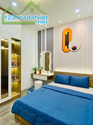 NHÀ ĐẸP - GẦN CÔNG VIÊN LÀNG HOA & CHỢ ĐÊM HẠNH THÔNG TÂY QUANG TRUNG - HXH - DT 44M² - 2 - 5