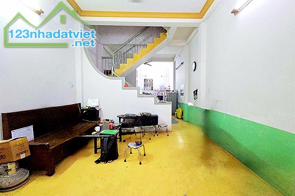 GẤP BÁN, Hẻm Xe Hơi, sát mặt tiền Vincom Nguyễn Xí 2 Chiều, 3 tầng, 3 Phòng ngủ - 2