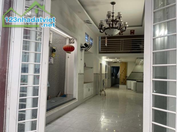 🏠💥 Bán nhà Thạnh Xuân 38 Diện tích 72m   chỉ  nhỉnh hơn 3.xtỷ   ✍️ Kết cấu : 1trệt, 1g - 2