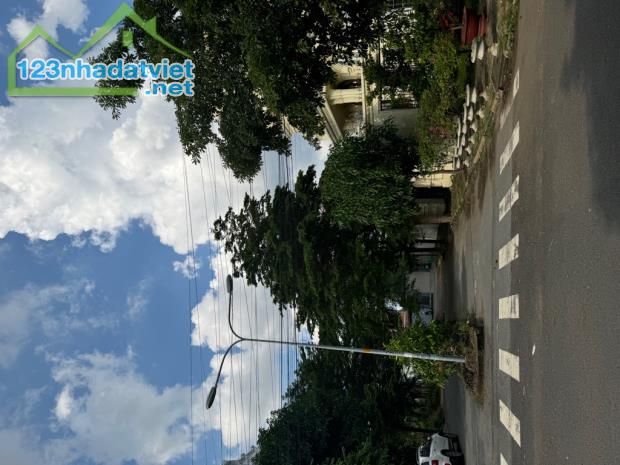 Đât phân lô, Bưng Ông Thoàn, 450m2, đường 10m, ngay Liên Phường, giá 18.5ty
