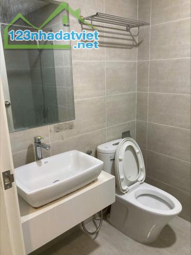 Bán Officetel Central Premium Q8, 37m2 Nhà mới View hồ bơi giá 2,5 tỷ Hỗ trợ vay