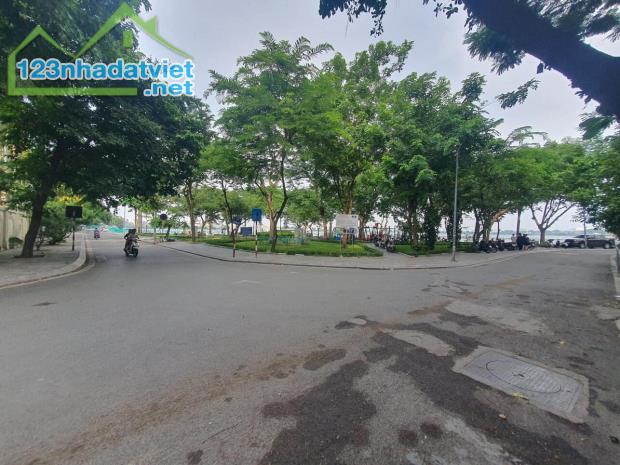 Bán gấp biệt thự khu Vườn Đào, quận Tây Hồ, DT 100m2 mặt tiền 8m giá chỉ hơn 37 tỷ