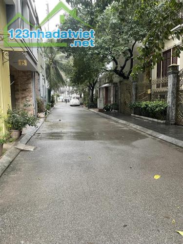 Bán gấp biệt thự khu Vườn Đào, quận Tây Hồ, DT 100m2 mặt tiền 8m giá chỉ hơn 37 tỷ - 2