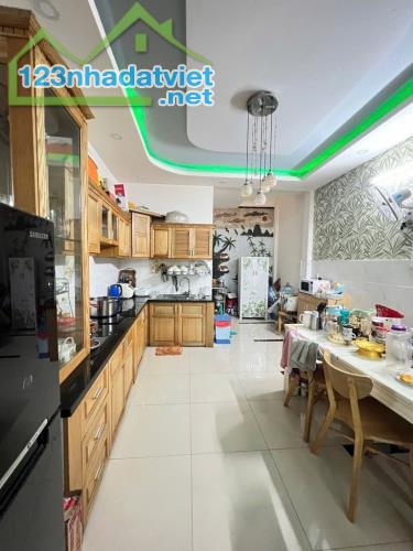 NHÀ BÁN KHU PHÂNLÔ - GẦN CV LÀNG HOA & ST EMART 2 - HXH - DT 65M² - 4 TẦNG LẦU CHỈ NHỈNH 6 - 2
