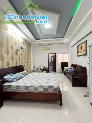 NHÀ BÁN KHU PHÂNLÔ - GẦN CV LÀNG HOA & ST EMART 2 - HXH - DT 65M² - 4 TẦNG LẦU CHỈ NHỈNH 6 - 3
