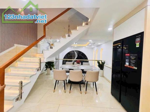 Nhà bán Gần Ngã Tư Ga, giáp Gò Vấp , đường nhưa 12m , ở ngay - 1