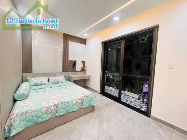 Nhà bán Gần Ngã Tư Ga, giáp Gò Vấp , đường nhưa 12m , ở ngay