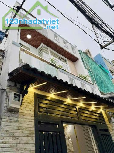 NHÀ ĐẸP BÁN GẤP - NGUYỄN VĂN KHỐI GV - GẦN CÔNG VIÊN LÀNG HOA - DT 40M² - 2 TẦNG LẦU - 5