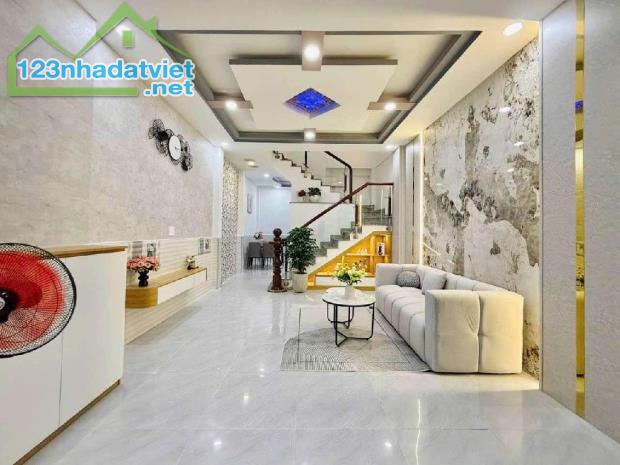 NHÀ ĐẸP BÁN GẤP - NGUYỄN VĂN KHỐI GV - GẦN CÔNG VIÊN LÀNG HOA - DT 40M² - 2 TẦNG LẦU - 4