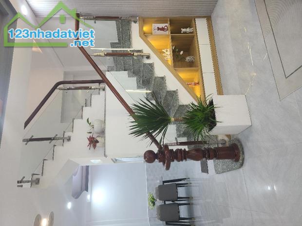 NHÀ ĐẸP BÁN GẤP - NGUYỄN VĂN KHỐI GV - GẦN CÔNG VIÊN LÀNG HOA - DT 40M² - 2 TẦNG LẦU - 2