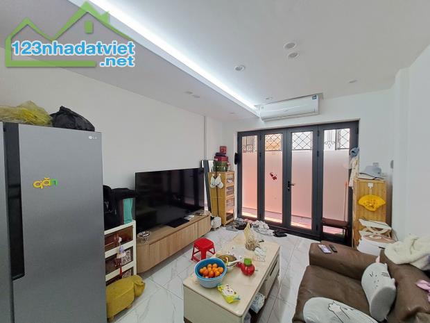 BÁN NHÀ ĐẸP Ở NGAY - PHỐ THÁI THỊNH - 33m2x4T - GẦN OTO ĐỖ - GIÁ CHỈ 6,x TỶ - 4
