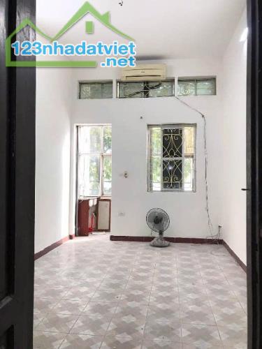 Nhà Bồ Đề, Long Biên, 29,8 m, 3 tầng, chỉ 3 tỷ 8.