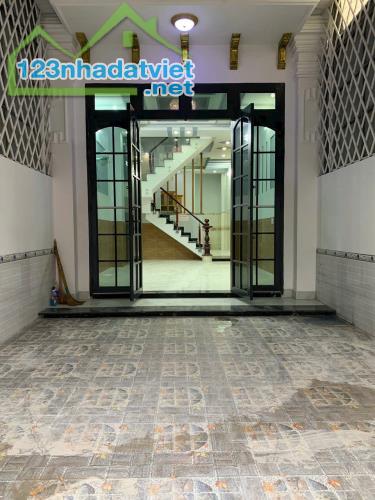 bán gấp nhà xuân thới thượng hóc môn nhà mới đẹp 1 trệt 2 lầu giá 4,5 tỷ