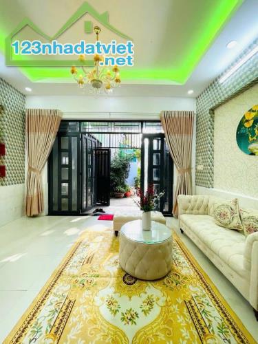 60M2 - NGANG 5 HIẾM- 3 TẦNG - ĐẸP Ở NGAY- PHƯỜNG 16 GÒ VẤP - CHỈ NHỈN 5Đ - 3
