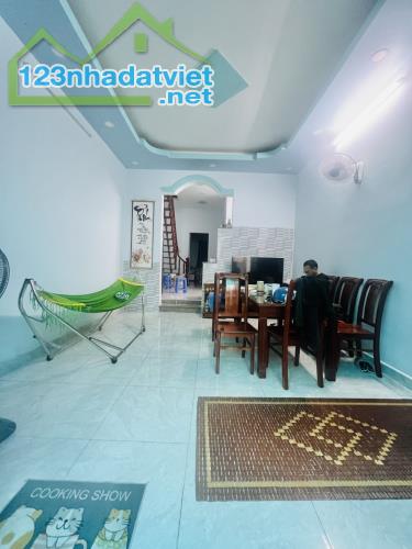 Bán nhà 52m2, đường Bờ Bao Tân Thắng, Tân Phú, 2 tầng, 3PN, giá 4.2 tỷ còn thương lượng. - 3