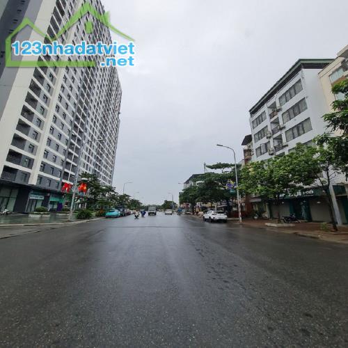 Sẵn nhà ở ngay full nội thất 5 tầng 40 m2 5 tỷ x tại Phúc Lợi, Long Biên. Lh 0989894845 - 3