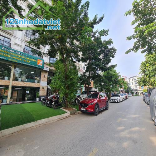 Sẵn nhà ở ngay full nội thất 5 tầng 40 m2 5 tỷ x tại Phúc Lợi, Long Biên. Lh 0989894845 - 2