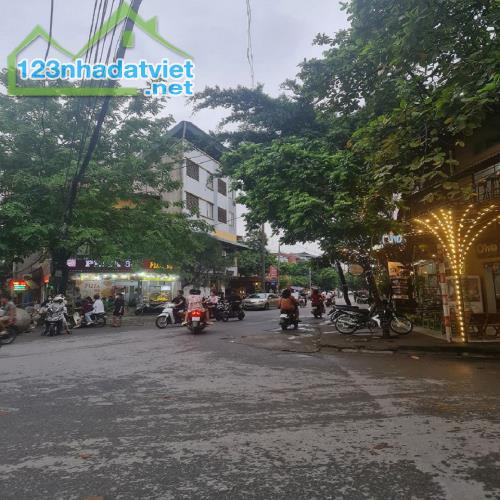Sẵn nhà ở ngay full nội thất 5 tầng 40 m2 5 tỷ x tại Phúc Lợi, Long Biên. Lh 0989894845