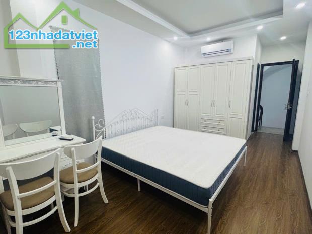 Nhà Quận Tây Hồ, diện tích 32m2, xây 5 tầng, trước nhà rộng hơn 3m, sổ đỏ pháp lý đầy đủ. - 2