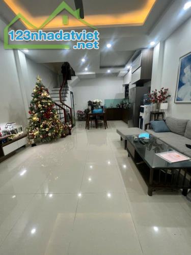 Bán gấp nhà -ÔTÔ 120 Dương Văn Bé. Hai Bà Trưng. DT 38m 4,5T MT 4,5m giá nhỉnh 8, tỷ 09479 - 4