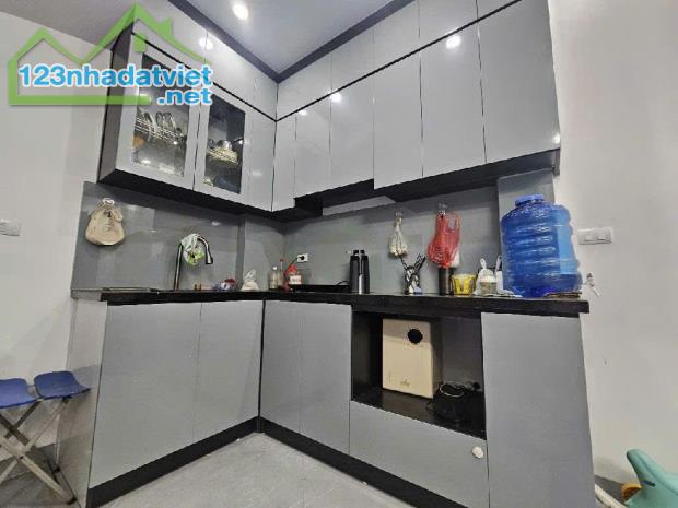 Bán gấp nhà -ÔTÔ 120 Dương Văn Bé. Hai Bà Trưng. DT 38m 4,5T MT 4,5m giá nhỉnh 8, tỷ 09479 - 1