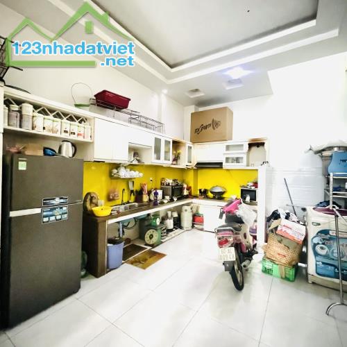 SIÊU PHẨM 3 TẦNG ĐẸP LUNG LINH ĐƯỜNG M1 (SỐ 18) - HẺM XE TẢI 8M - 56M2 (4*14) - CHỈ 6 TỶ S - 2