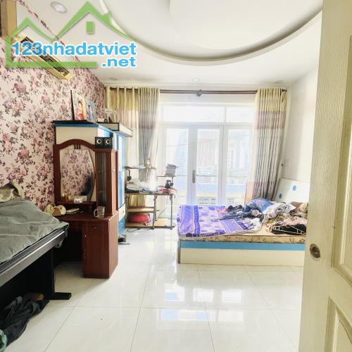 SIÊU PHẨM 3 TẦNG ĐẸP LUNG LINH ĐƯỜNG M1 (SỐ 18) - HẺM XE TẢI 8M - 56M2 (4*14) - CHỈ 6 TỶ S - 3