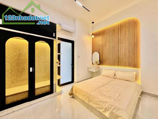 Quận 10 Chủ xoắn bán gấp giảm mạnh 1 Tỷ - Hẻm Ô TÔ quay đầu - 2 Tầng - Chỉ 6.8 Tỷ