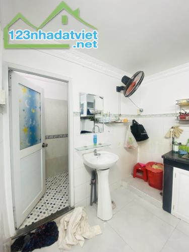 (S372) BÁN NHÀ PHÚ THỌ HOÀ, TÂN PHÚ. HẺM XE HƠI. + Diện tích 4m*10m - nhỉnh 4ty. + Kết cấ - 2