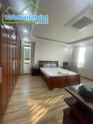 Tôi bán nhà liền kề KĐT Văn Khê gần trường quốc tế 85m2 chỉ 17.9 tỷ. LH 0989.62.6116 - 1