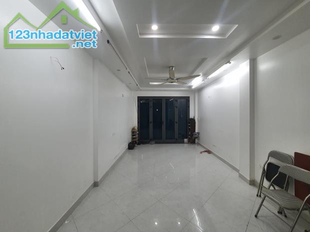 Bán nhà Lạc Long Quân - Tây Hồ, 5 tầng, thông sàn, nở hậu, ô tô dừng đỗ 30 m, 5 phút ra hồ - 4
