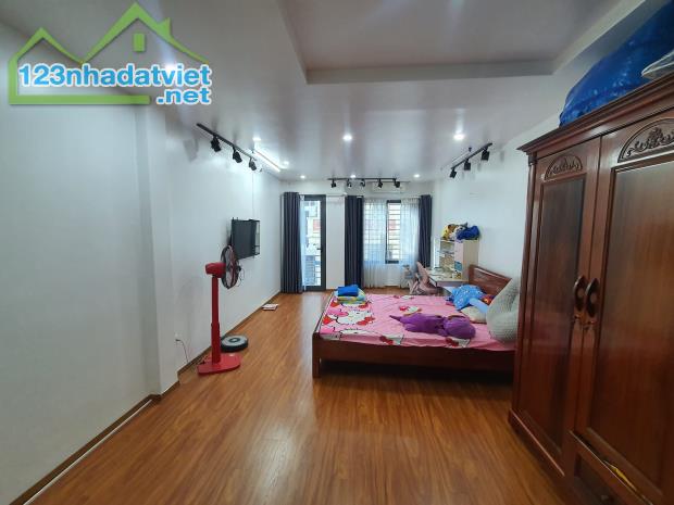 Bán nhà Lạc Long Quân - Tây Hồ, 5 tầng, thông sàn, nở hậu, ô tô dừng đỗ 30 m, 5 phút ra hồ - 1