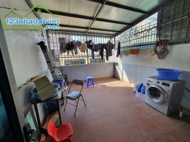 Bán nhà Lạc Long Quân - Tây Hồ, 5 tầng, thông sàn, nở hậu, ô tô dừng đỗ 30 m, 5 phút ra hồ