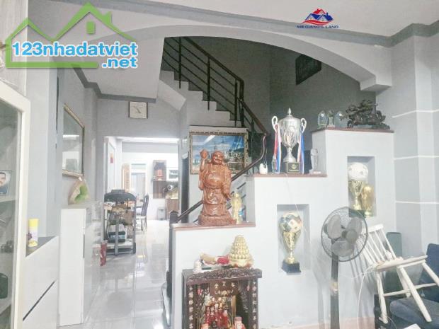 HIẾM - CHÍNH CHỦ 1 ĐỜI - HẺM XE TẢI - LÔ GÓC 2 MT TRƯỚC SAU - 4 TẦNG BTCT - CHỈ 15 T. TL. - 5