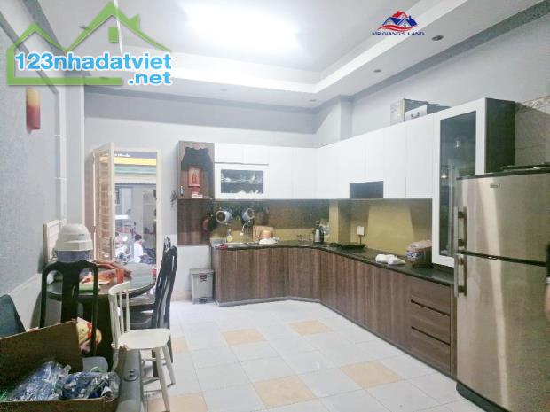 HIẾM - CHÍNH CHỦ 1 ĐỜI - HẺM XE TẢI - LÔ GÓC 2 MT TRƯỚC SAU - 4 TẦNG BTCT - CHỈ 15 T. TL. - 4