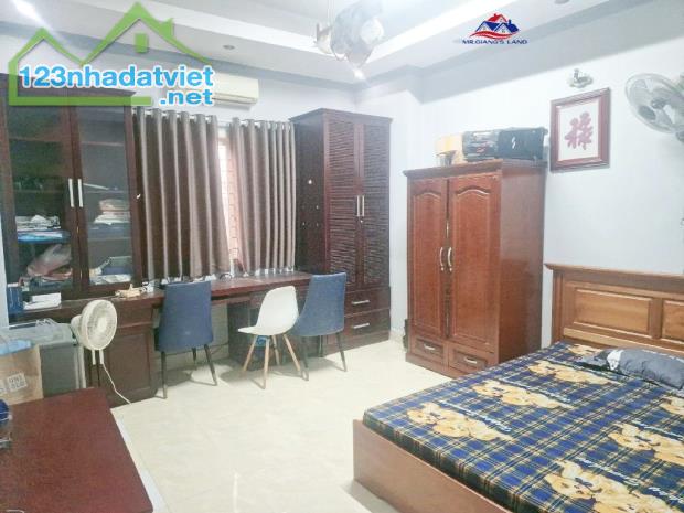 HIẾM - CHÍNH CHỦ 1 ĐỜI - HẺM XE TẢI - LÔ GÓC 2 MT TRƯỚC SAU - 4 TẦNG BTCT - CHỈ 15 T. TL. - 1