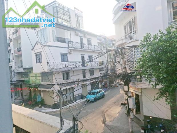 HIẾM - CHÍNH CHỦ 1 ĐỜI - HẺM XE TẢI - LÔ GÓC 2 MT TRƯỚC SAU - 4 TẦNG BTCT - CHỈ 15 T. TL.