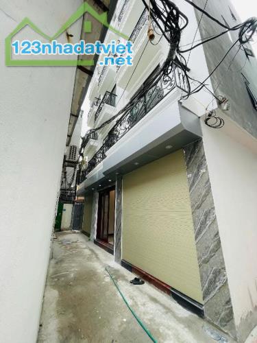 Bán nhà cự khối, 30m2, 5 tầng, Mt 3.5, gần ô tô, nhà mới ở sướng, nhỉnh 4.7 tỷ. +) nhà thu - 2
