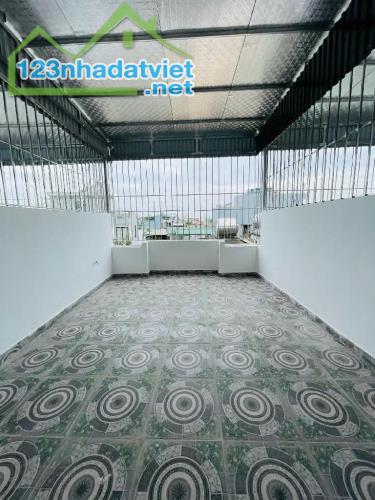 Bán nhà cự khối, 30m2, 5 tầng, Mt 3.5, gần ô tô, nhà mới ở sướng, nhỉnh 4.7 tỷ. +) nhà thu